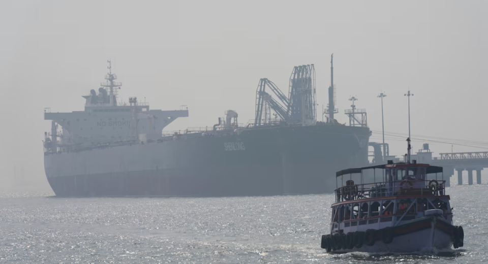 Ataque_a_petroleiro,_disparada_do_petróleo_e_ofensiva_bilionária