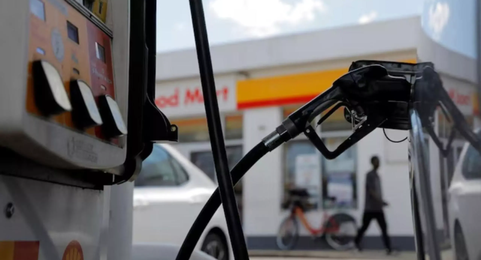 Gasolina_nos_EUA_atinge_máxima_desde_2022_com_alta_do_petróleo