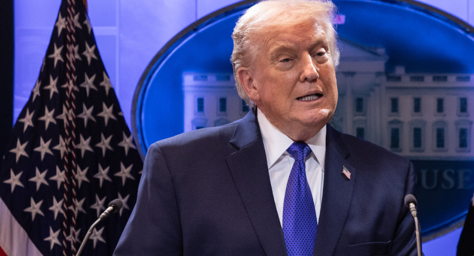 Token_TRUMP_despenca_para_mínima_histórica_em_meio_a_polêmica