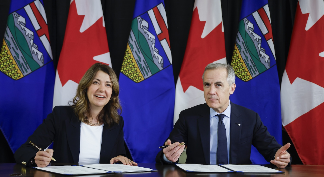 Canadá-Alberta- acordo de carbono e pipeline