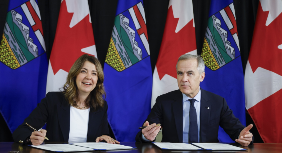 Canadá-Alberta- acordo de carbono e pipeline