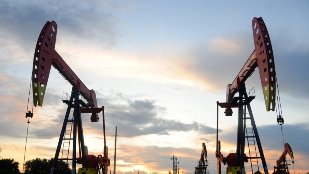 Ações americanas de petróleo em alta com a crise do Estreito de Hormuz e aumento do risco geopolítico
