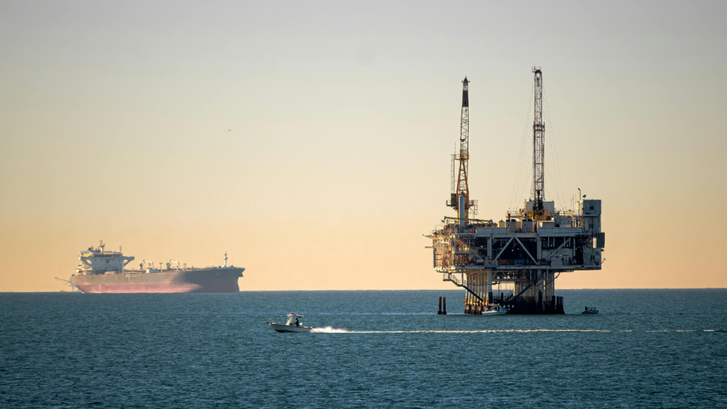 Preços do petróleo Brent e WTI em alta rumo a US$ 100 com tensões entre EUA e Irã