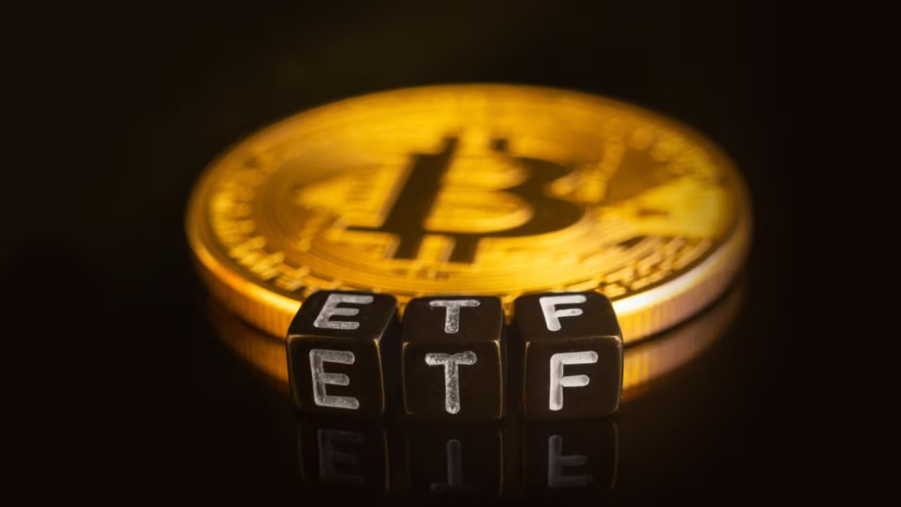 Bitcoin e ETFs cripto com entradas de capital enquanto Strategy aumenta reserva de caixa