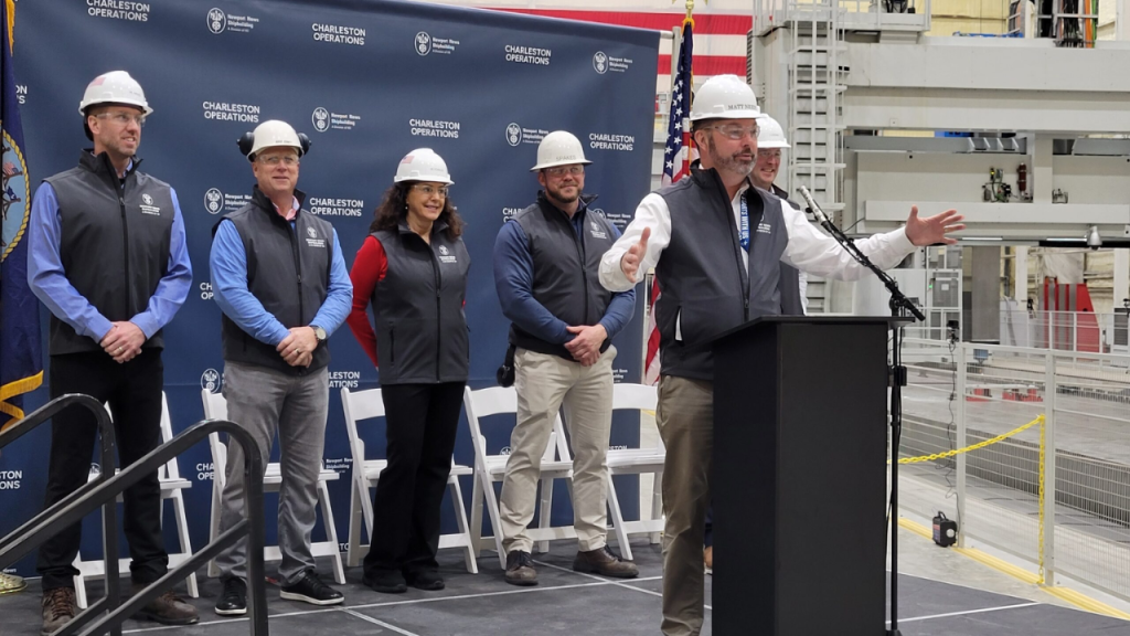 Site industrial Newport News Shipbuilding da HII em Charleston dedicado a submarinos nucleares e porta-aviões