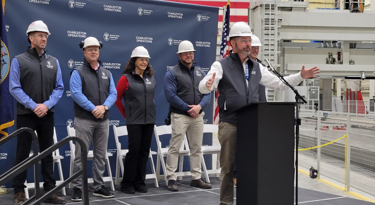 Site industrial Newport News Shipbuilding da HII em Charleston dedicado a submarinos nucleares e porta-aviões