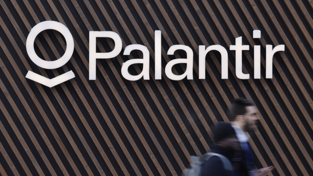 Palantir e laboratórios americanos diante do risco de destilação de IA por concorrentes chineses