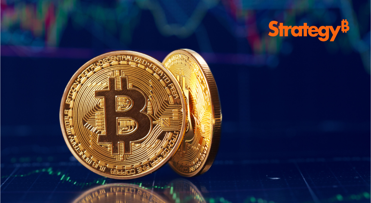 Bitcoin se aproxima de US$ 65 mil enquanto Strategy pausa vendas e mercado acompanha reunião da Casa Branca sobre regras para criptomoedas