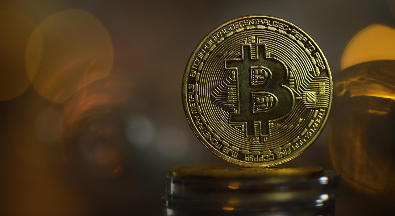 Bitcoin supera US$ 86 mil com retorno de fluxos em ETFs