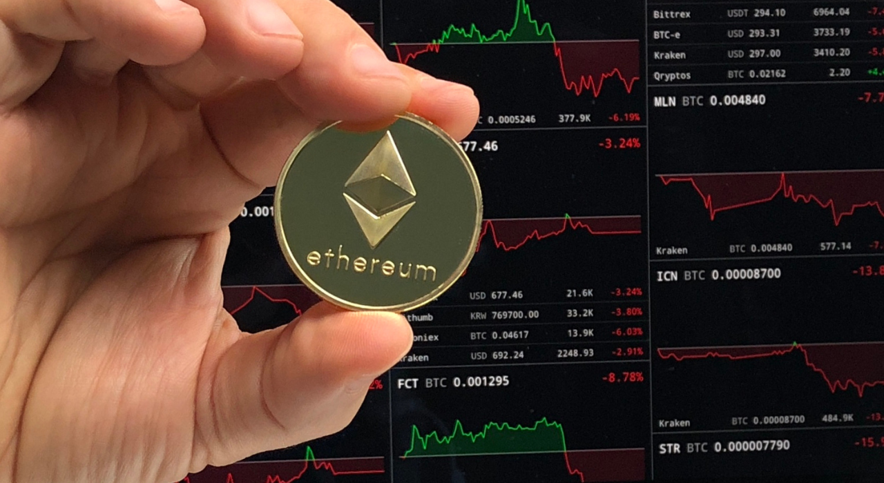 Ethereum ETH próximo de US$ 2.550 após nove pregões consecutivos de saídas dos ETFs em outubro de 2026