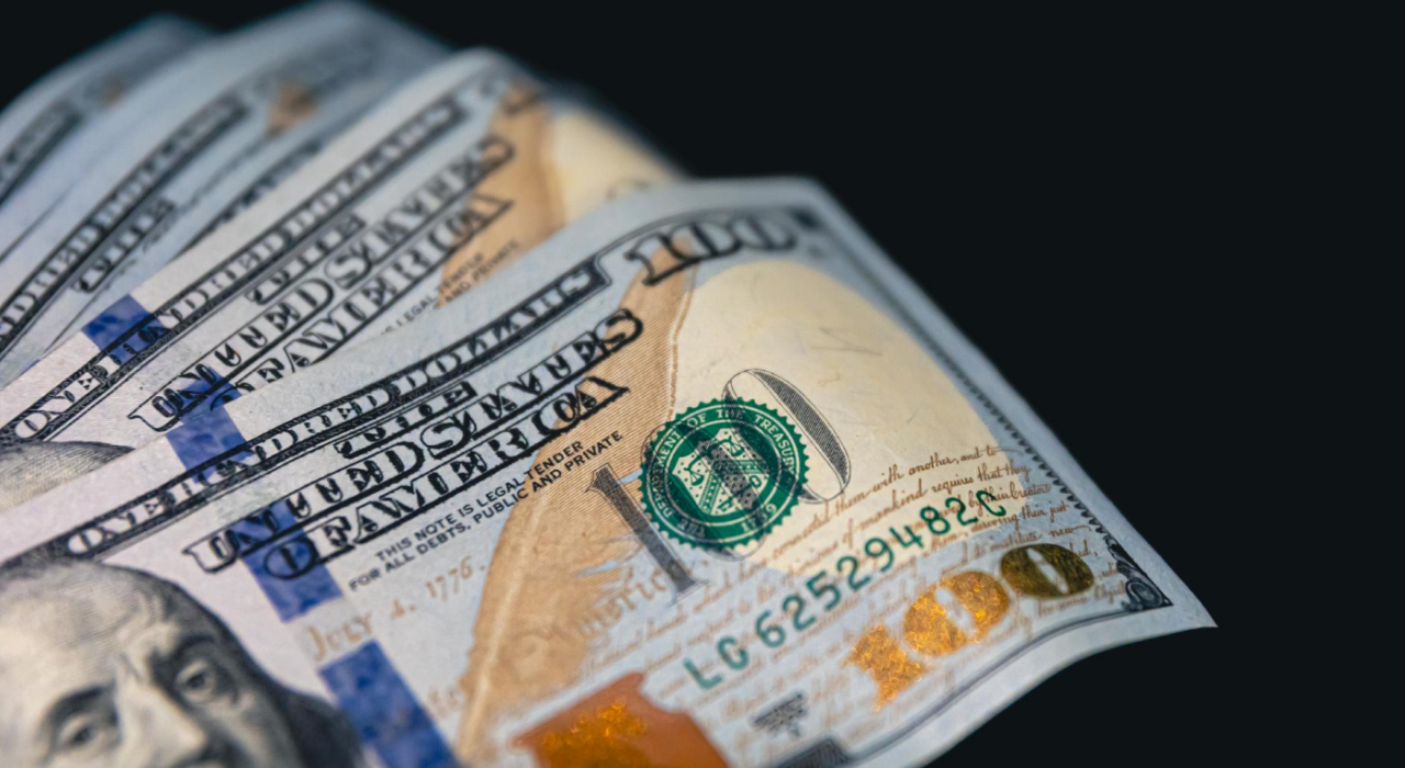 Governos globais buscando títulos fora do dólar diante da alta dos juros e dos investimentos em inteligência artificial