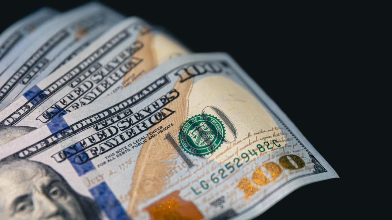 Governos globais buscando títulos fora do dólar diante da alta dos juros e dos investimentos em inteligência artificial